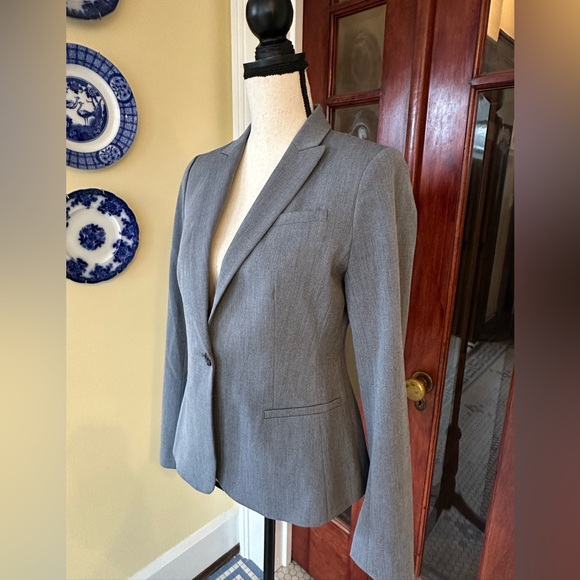Banana Republic | Gray Classic Blazer, Size 4 - Picture 3 of 9